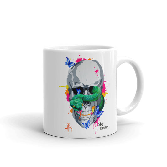 Weiße, glänzende Tasse Schlange
